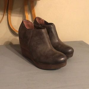 Dr. Scholls Brown Booties 7.5